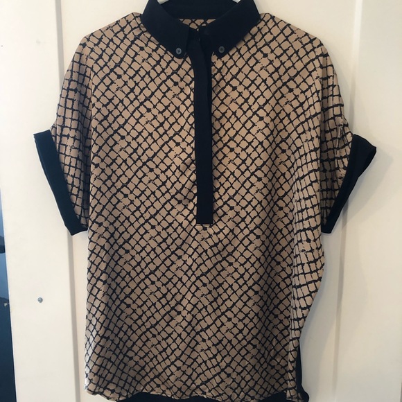 Barilà open back blouse in gold and black - Picture 2 of 3